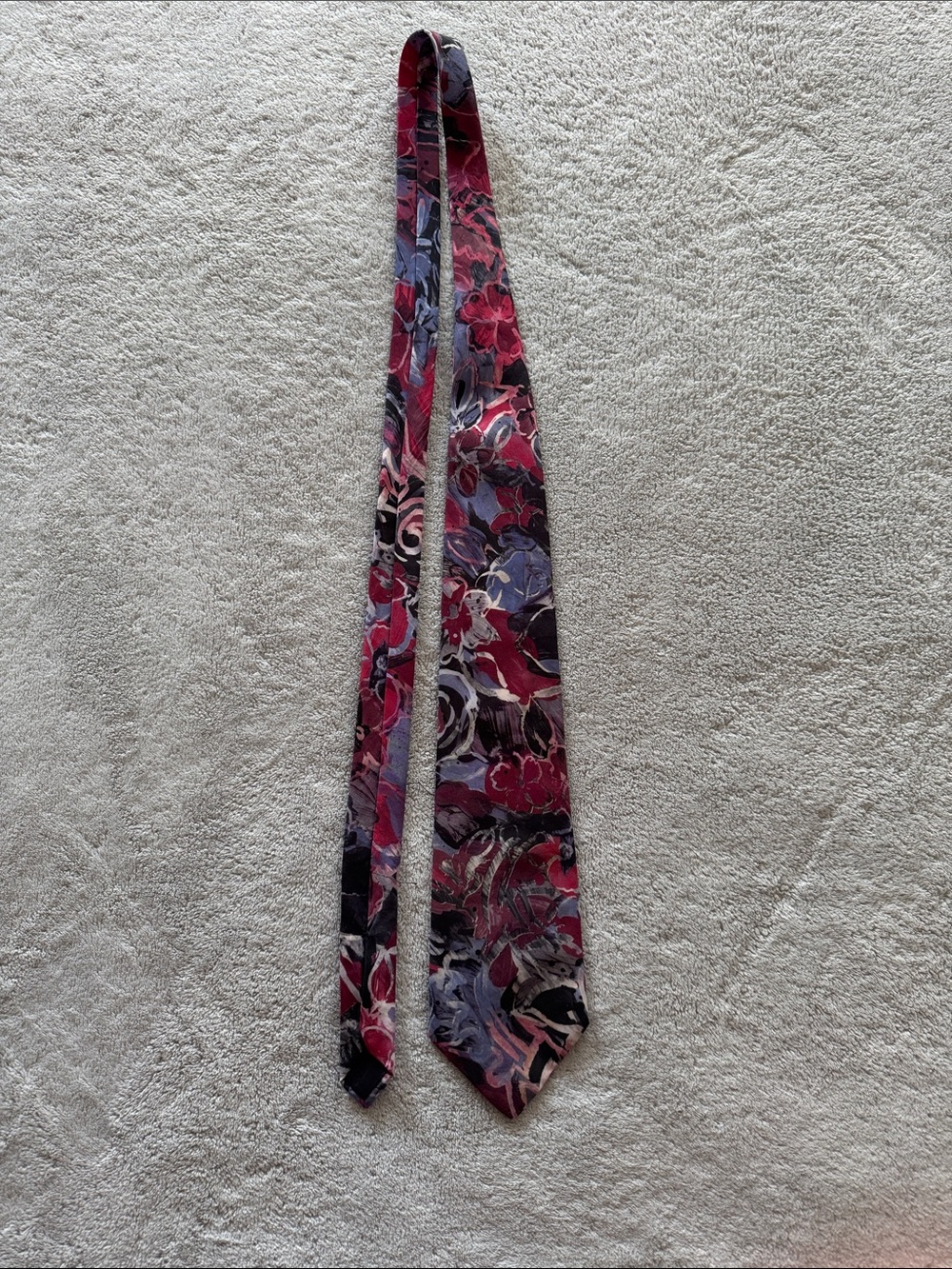 Executive Club by Manhattan Abstract Floral Polyester Neck Tie Burgundy Purple